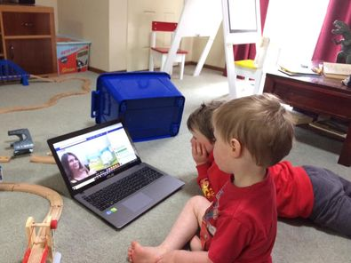 children watching online storytime